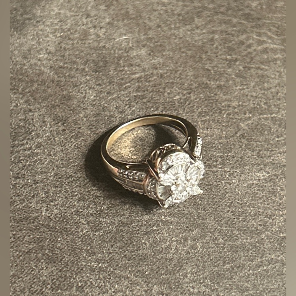 Elegant Diamond Statement Ring - Picture 6 of 16
